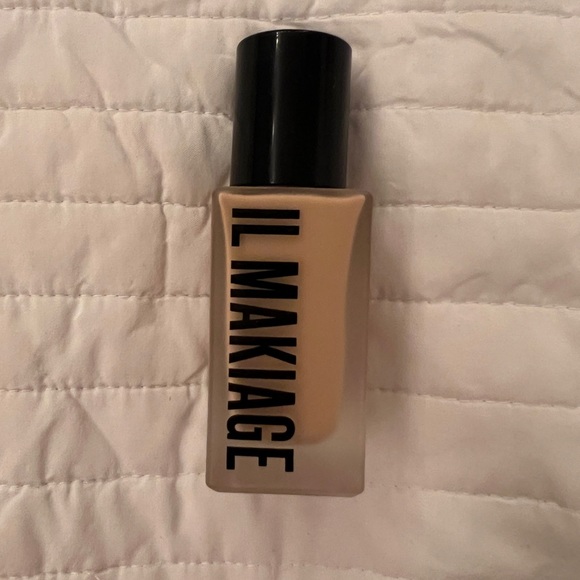 IL MAKIAGE Makeup Il Makiage Woke Up Like This Flawless Base Medium
